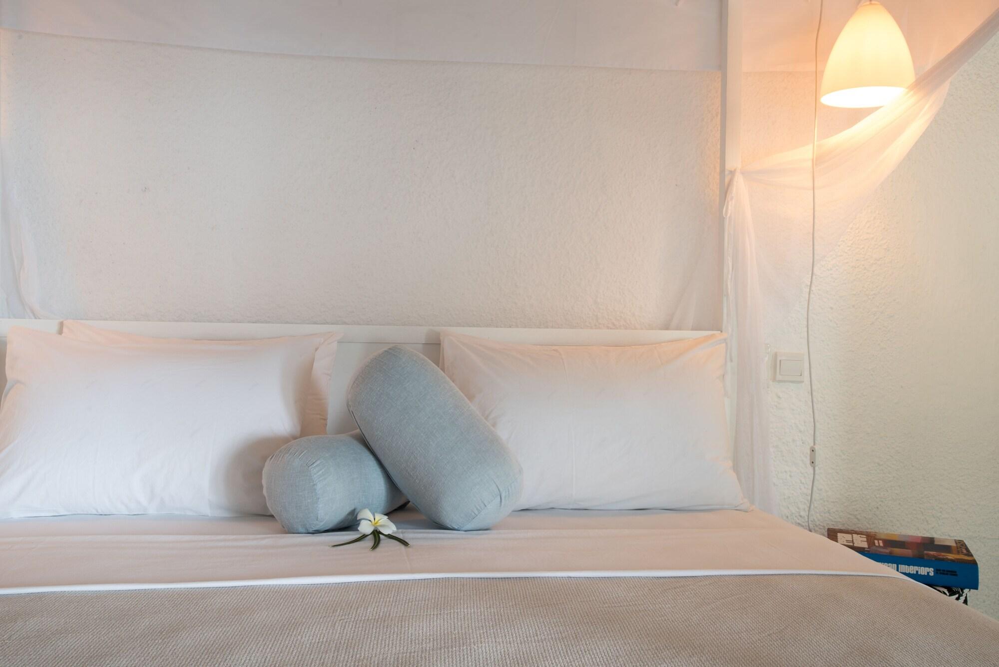 Chuini By Newmark 3*