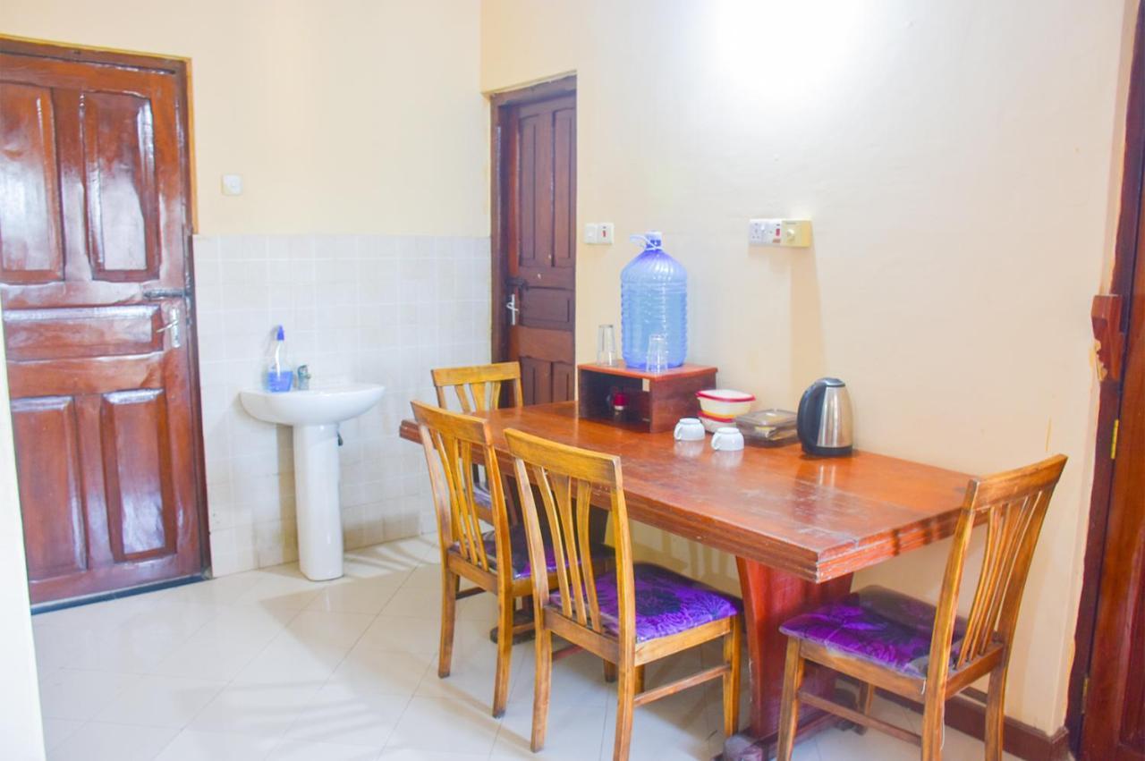 Watermelon Stone Town Hostel *