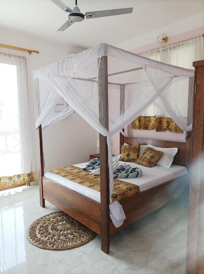 Hotel Zanzicrown 3*