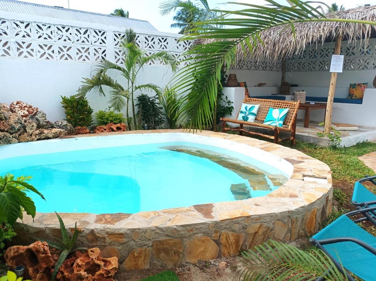 Hotel Zanzicrown 3*