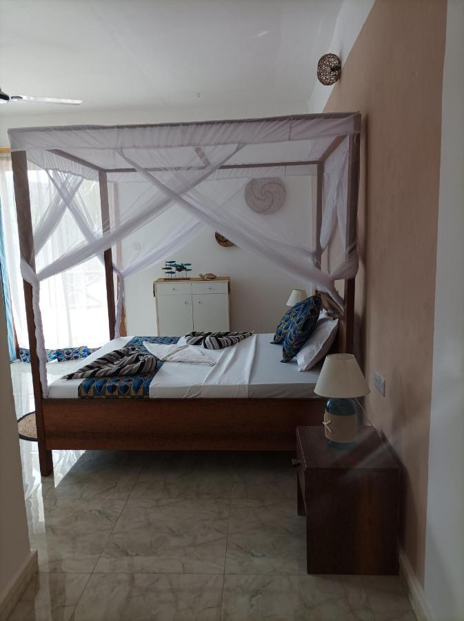 Zanzicrown Hotel