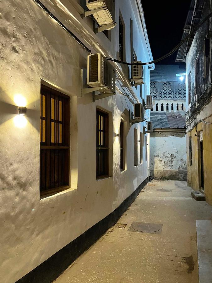 Zanzi House 3*