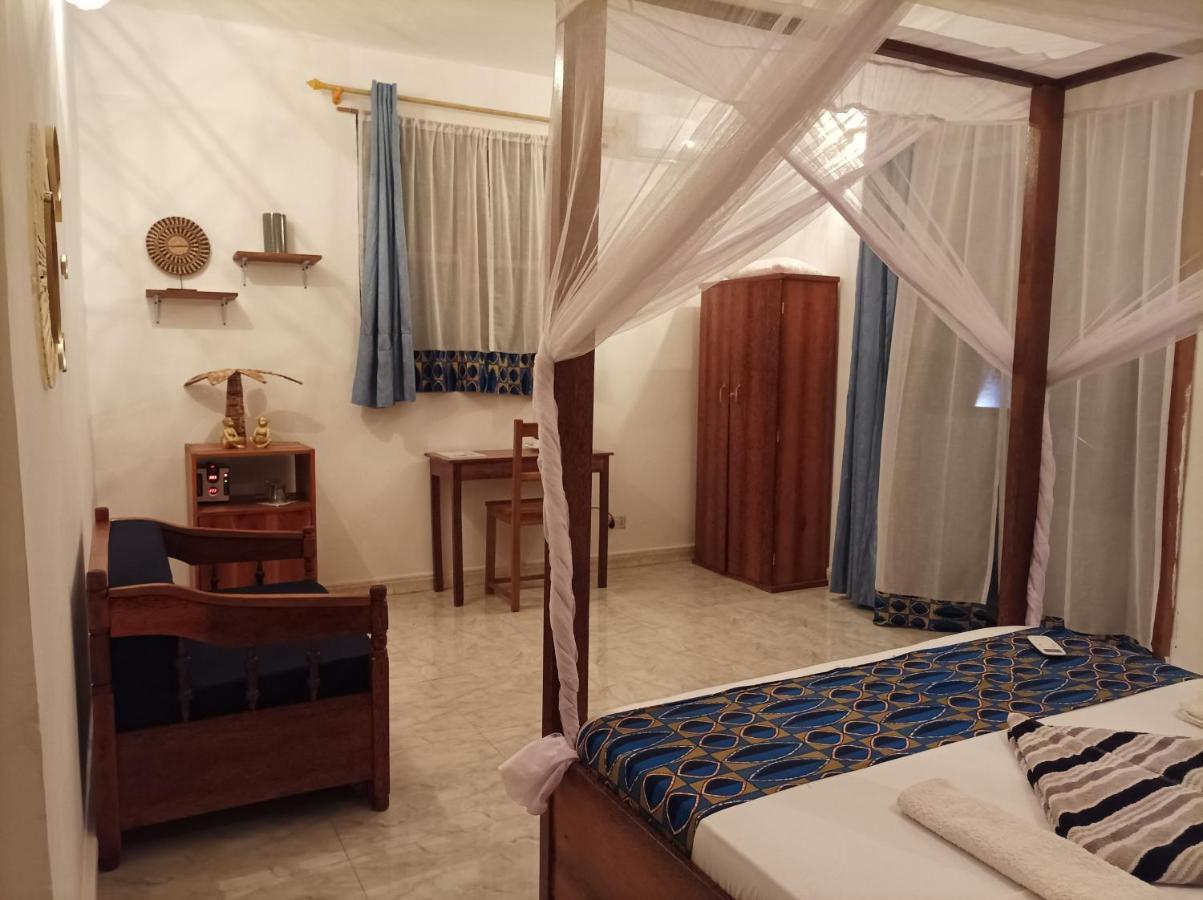 Hotel Zanzicrown