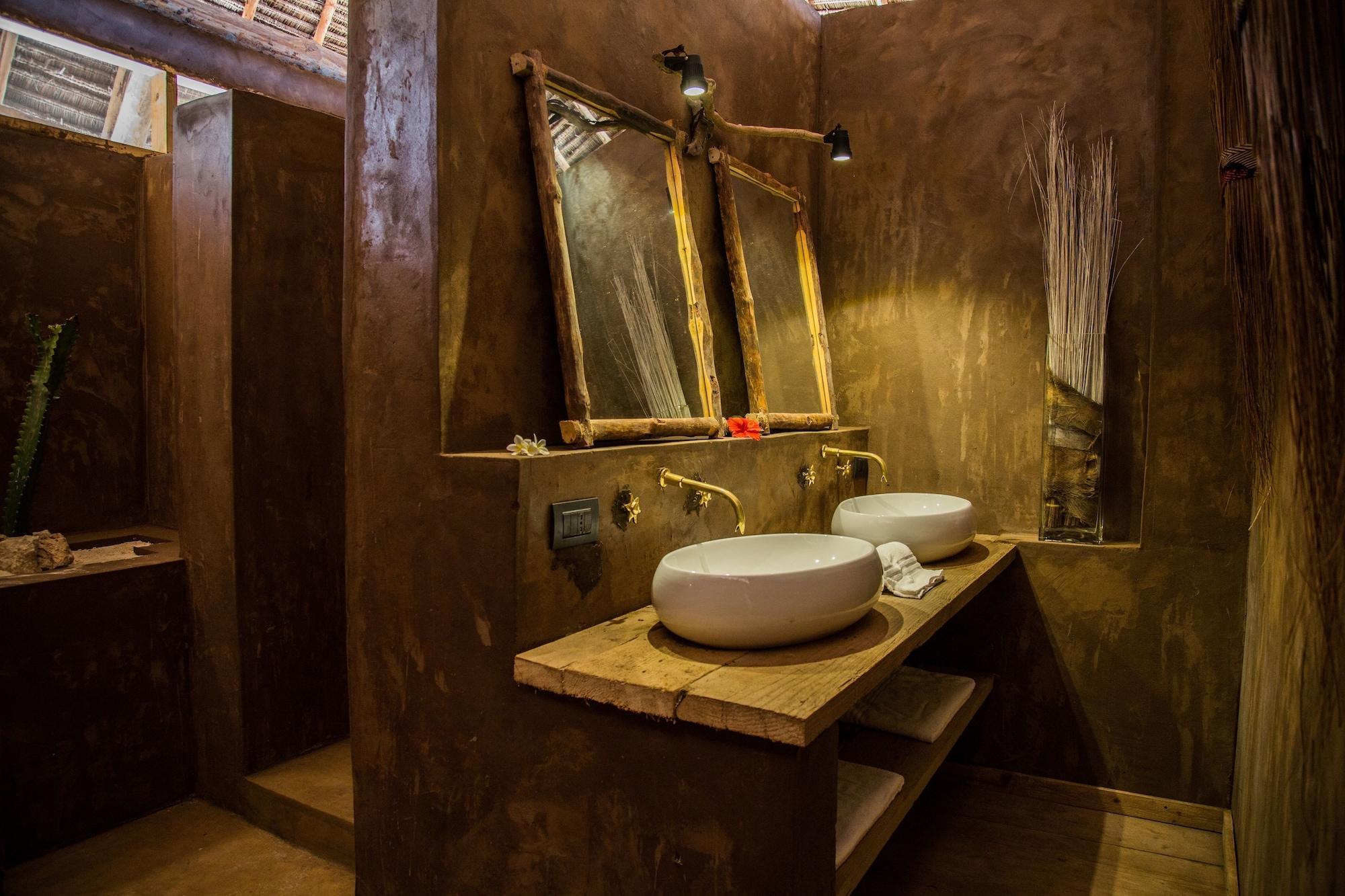 Uzuri Boutique Hotel 4*