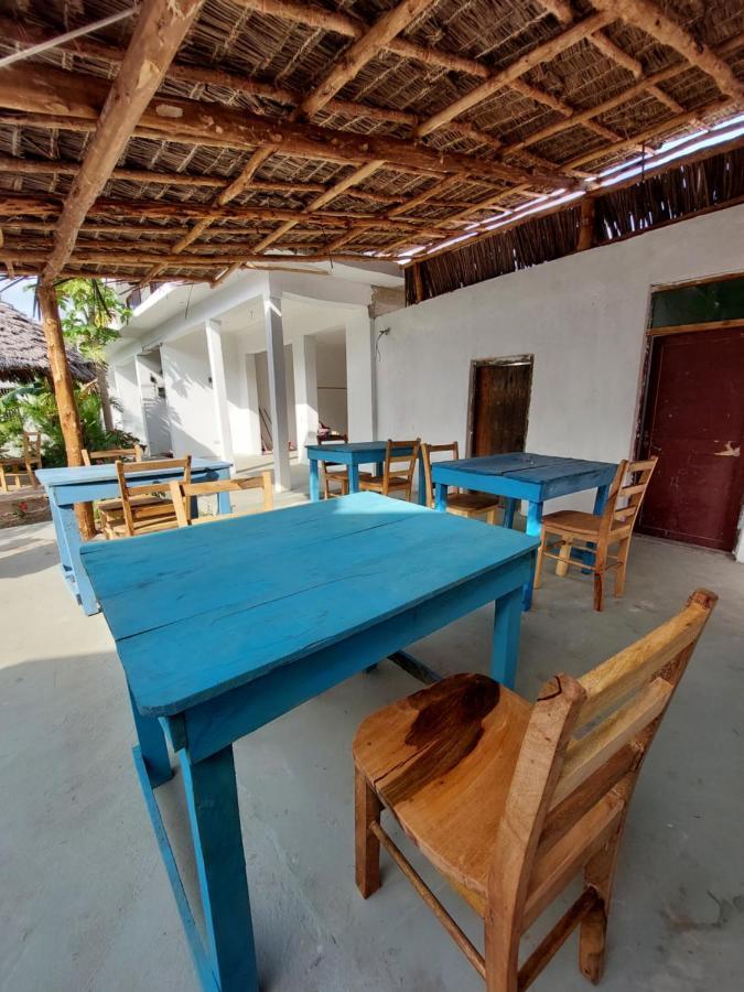 Karibu House *