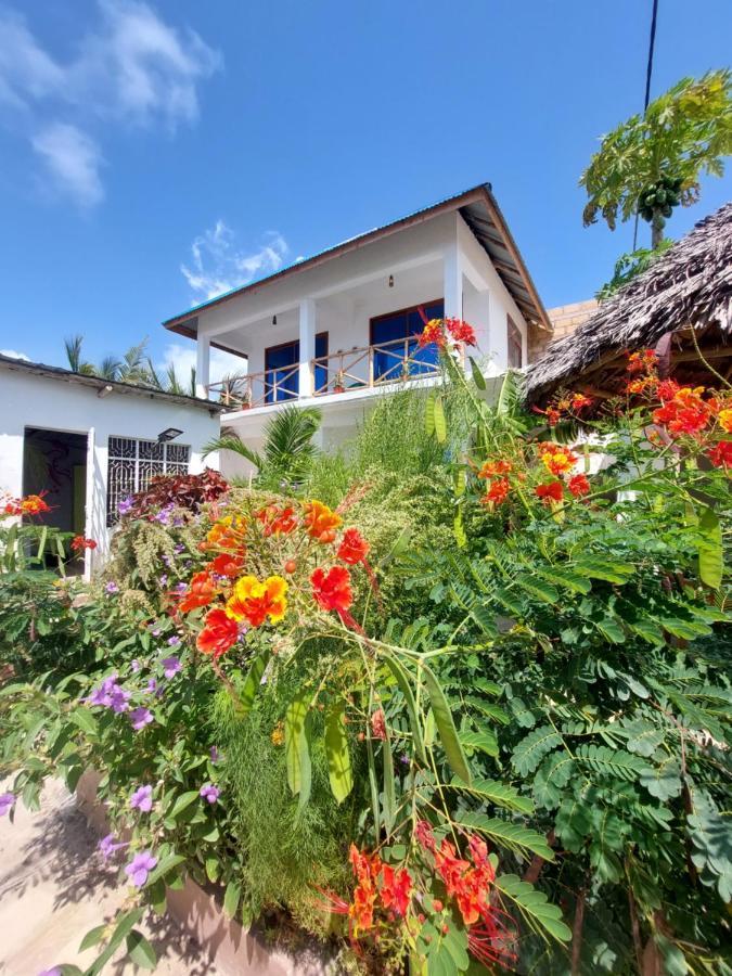 Bed & Breakfast Karibu House
