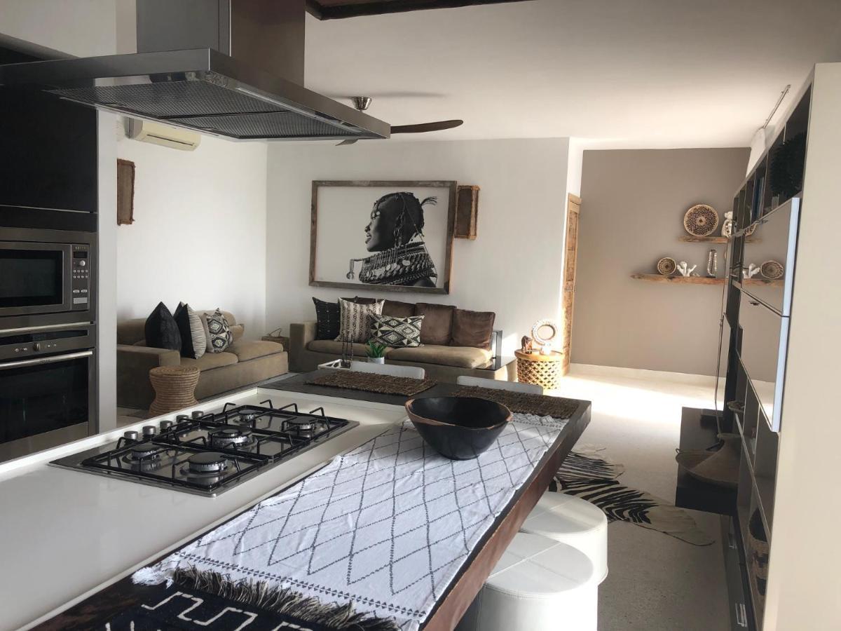 Deluxe Beachfront Penthouse With Panoramic Ocean Views Apartment *