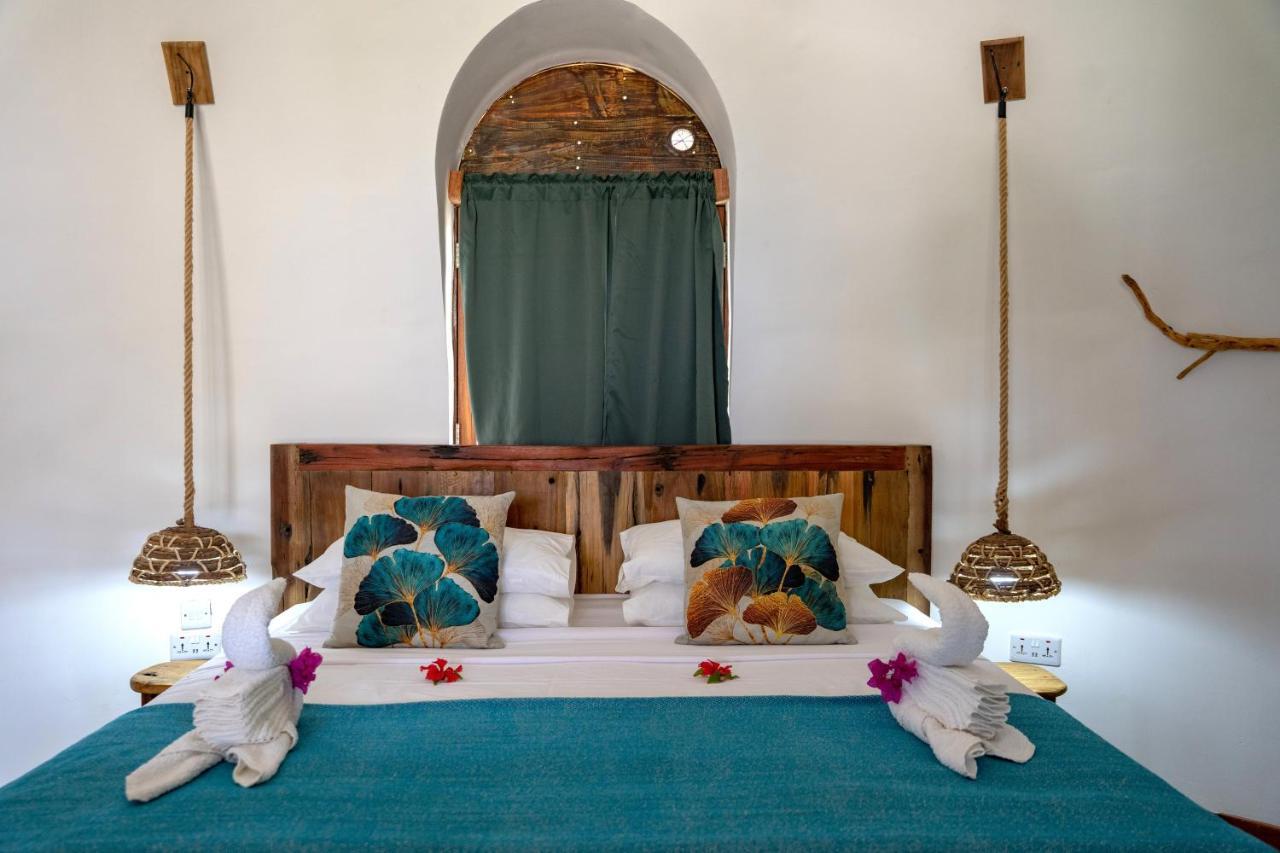 Aya Hotel 3*