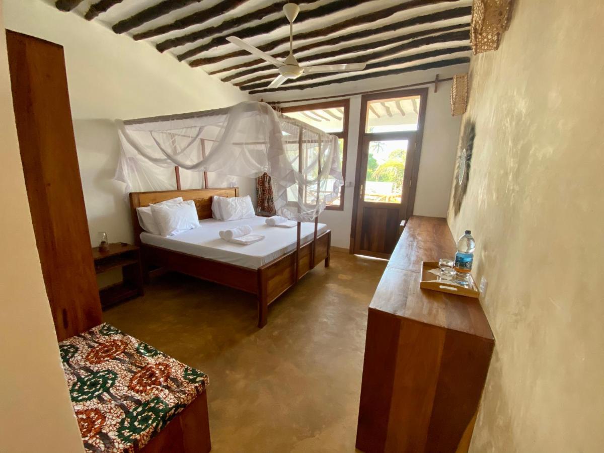 Zuzanu House Bed & Breakfast *