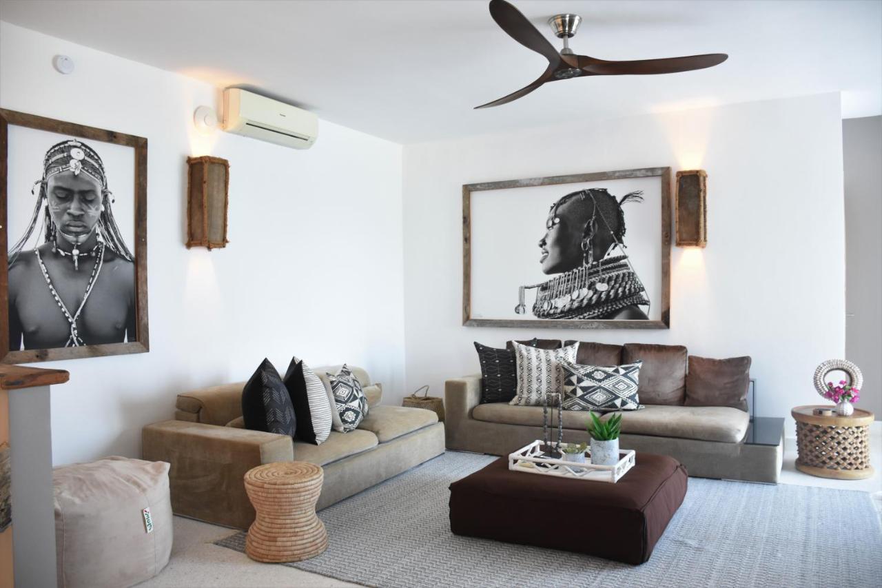 Deluxe Beachfront Penthouse With Panoramic Ocean Views *