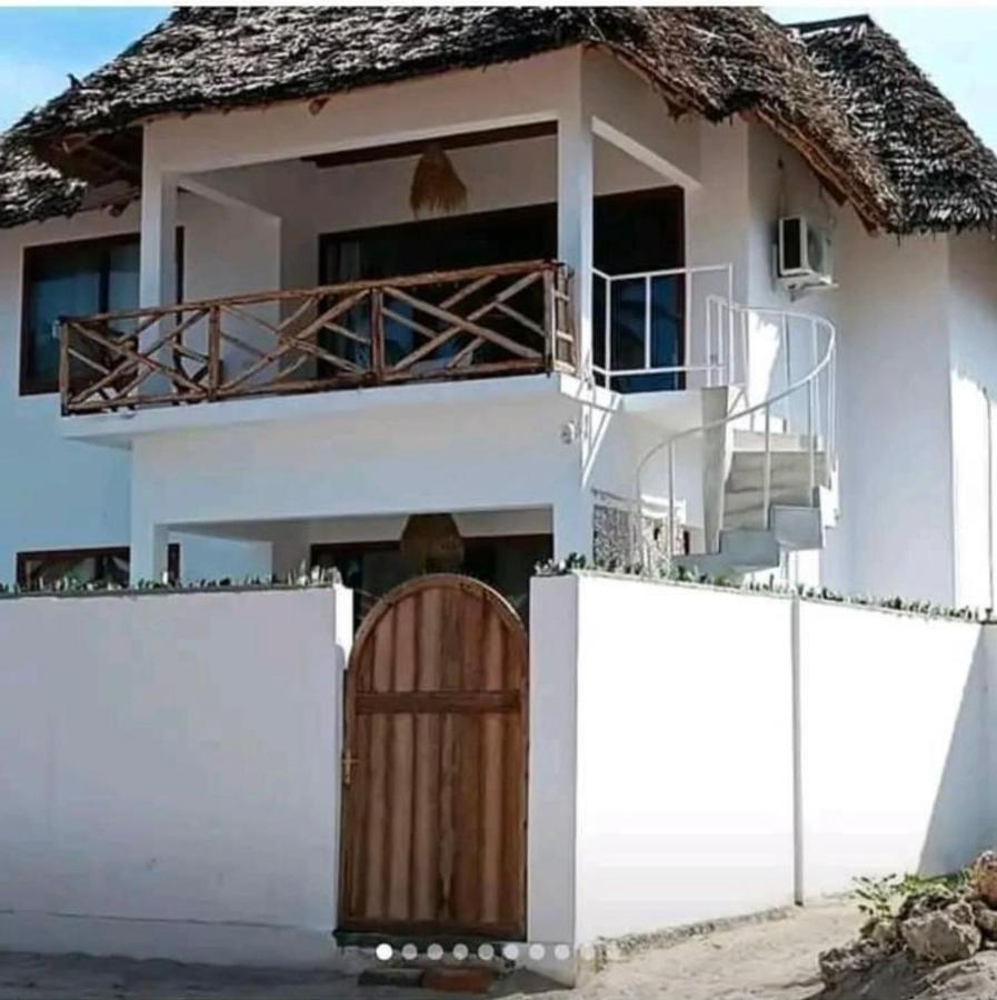 Moyo House