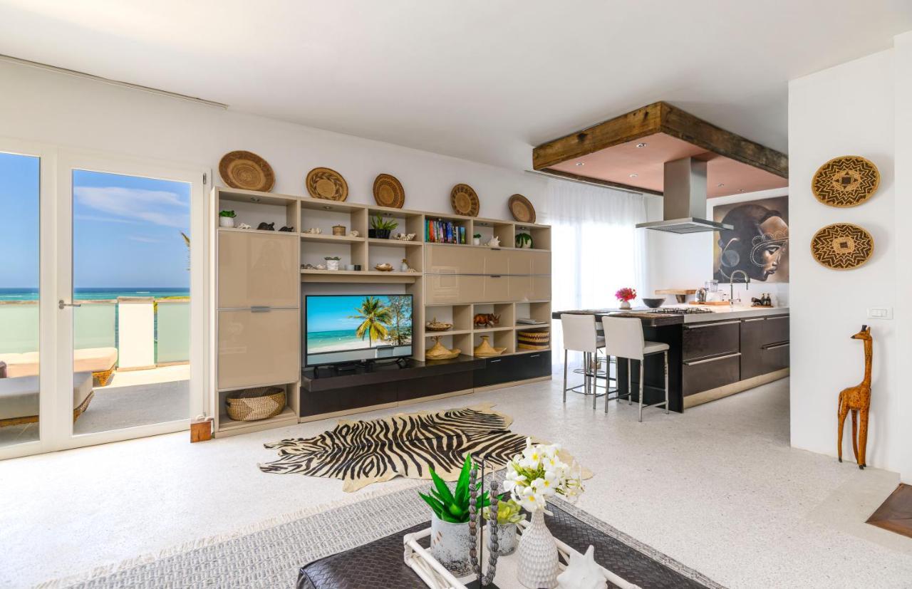 Deluxe Beachfront Penthouse With Panoramic Ocean Views * Kiwengwa (Zanzibar)