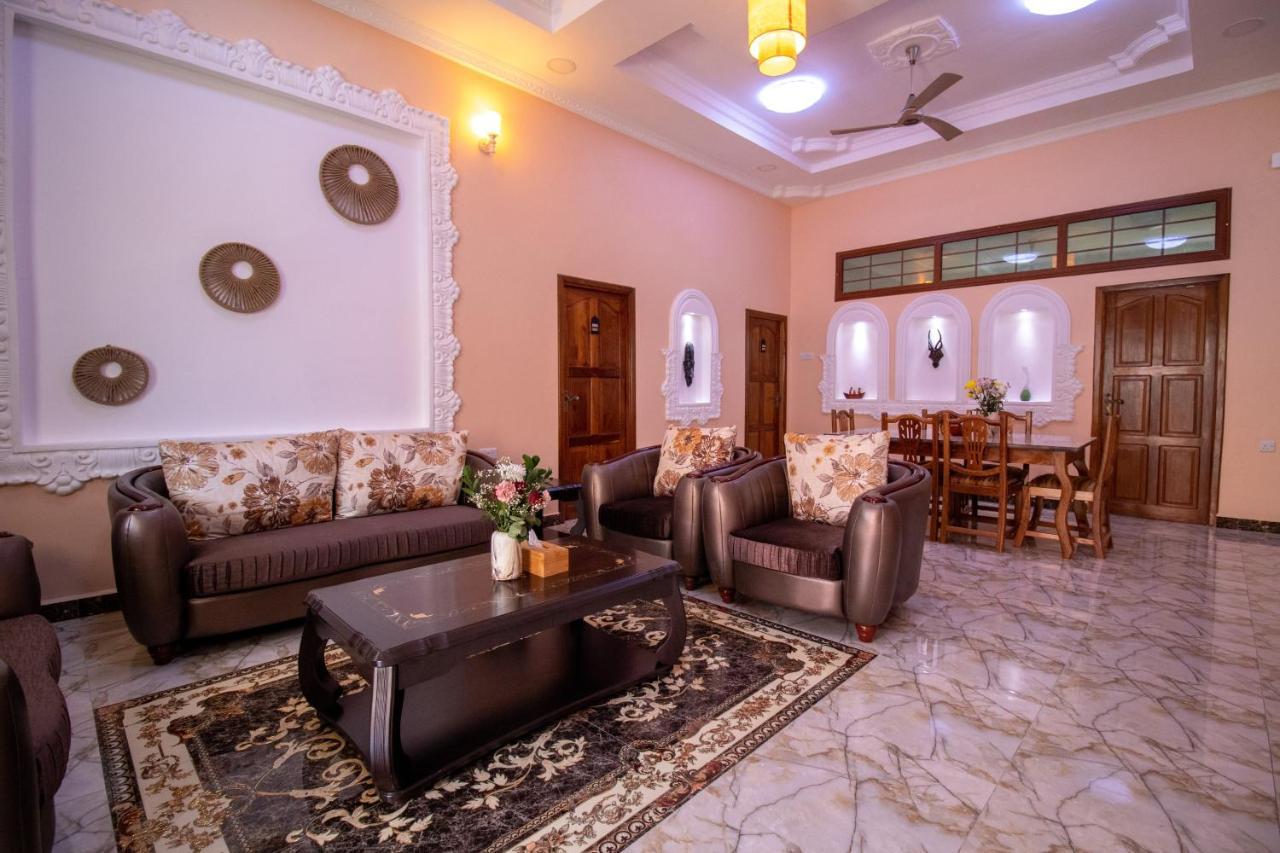 Sunny Palms Hotel Uroa