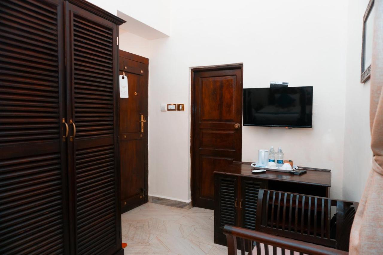 Al Johari & 3* Zanzibar