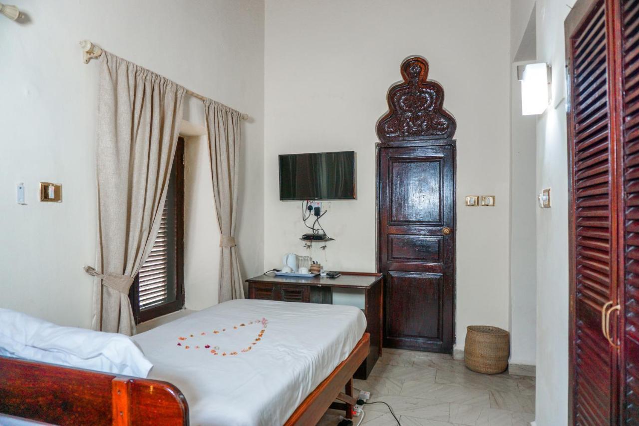 Al Johari & 3* Zanzibar