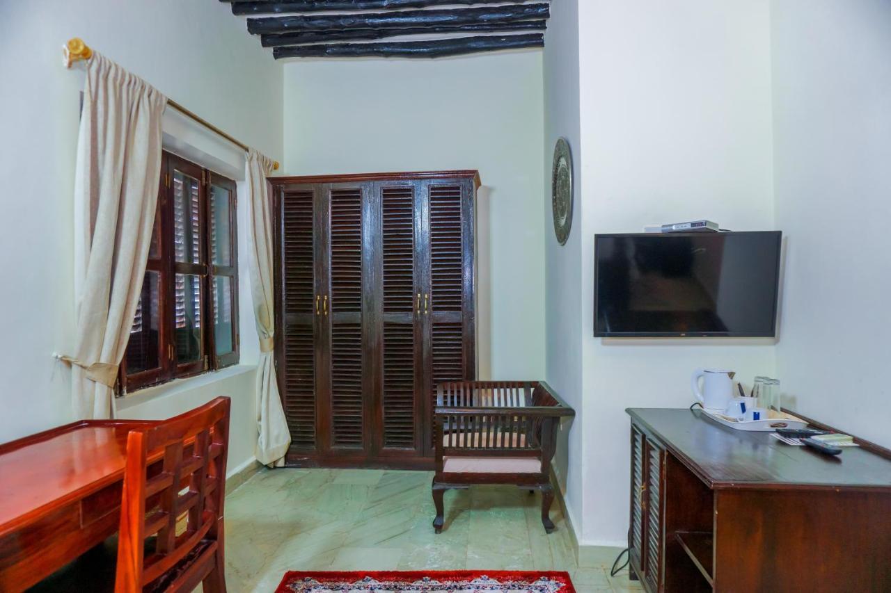 Al Johari & Zanzibar