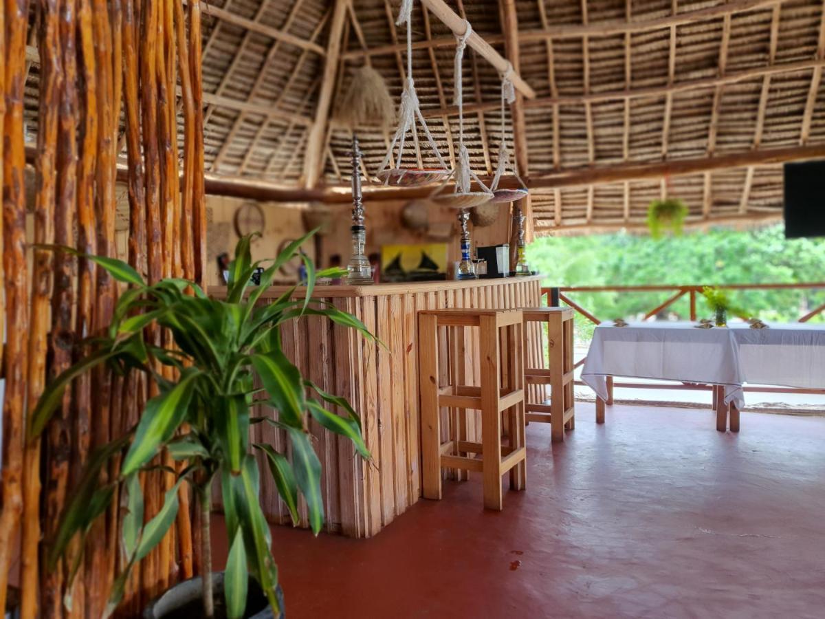 Uhuru House And Restaurant Apartment