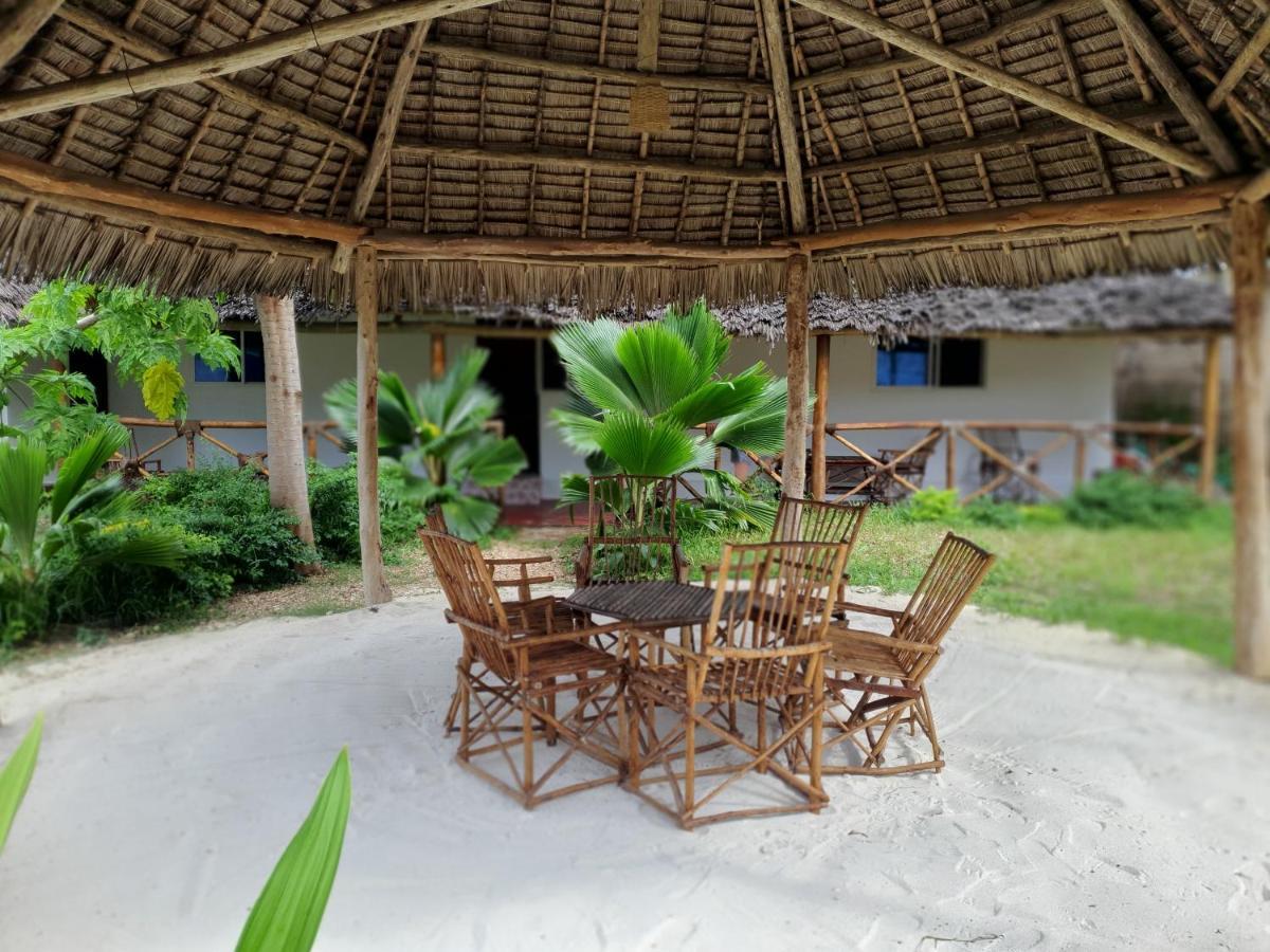 Uhuru House And Restaurant Apartment *
