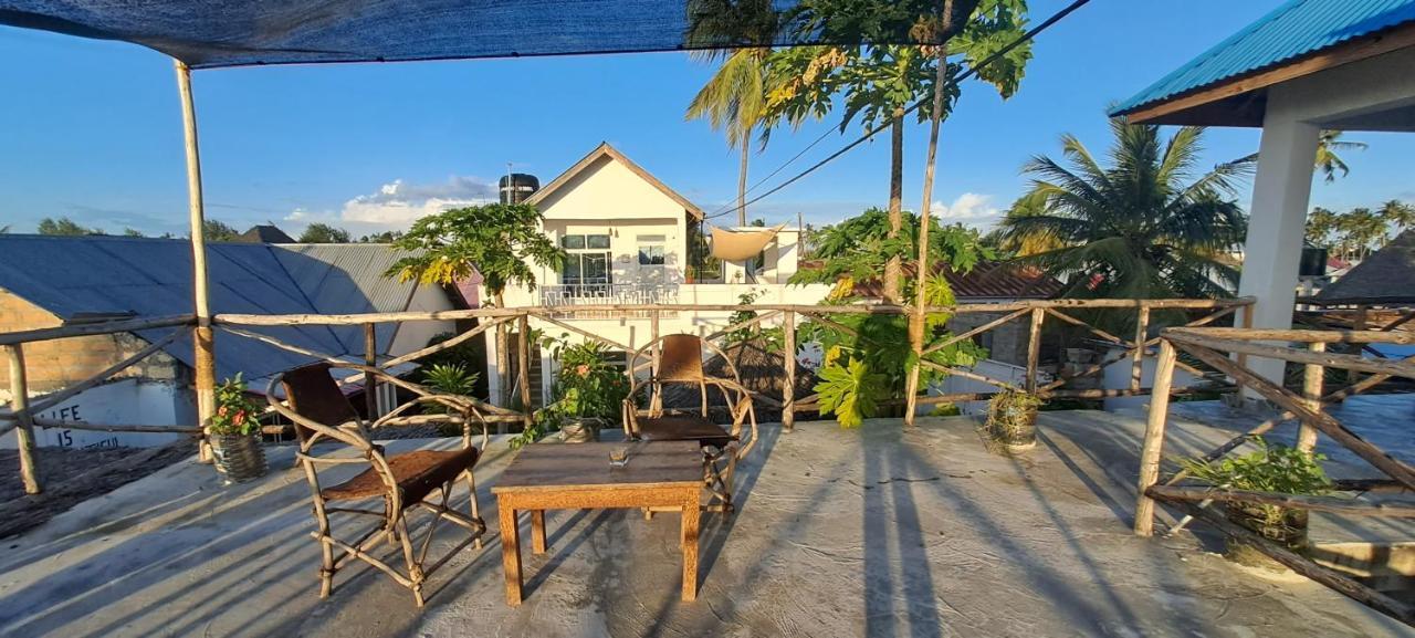 Karibu House Bed & Breakfast *