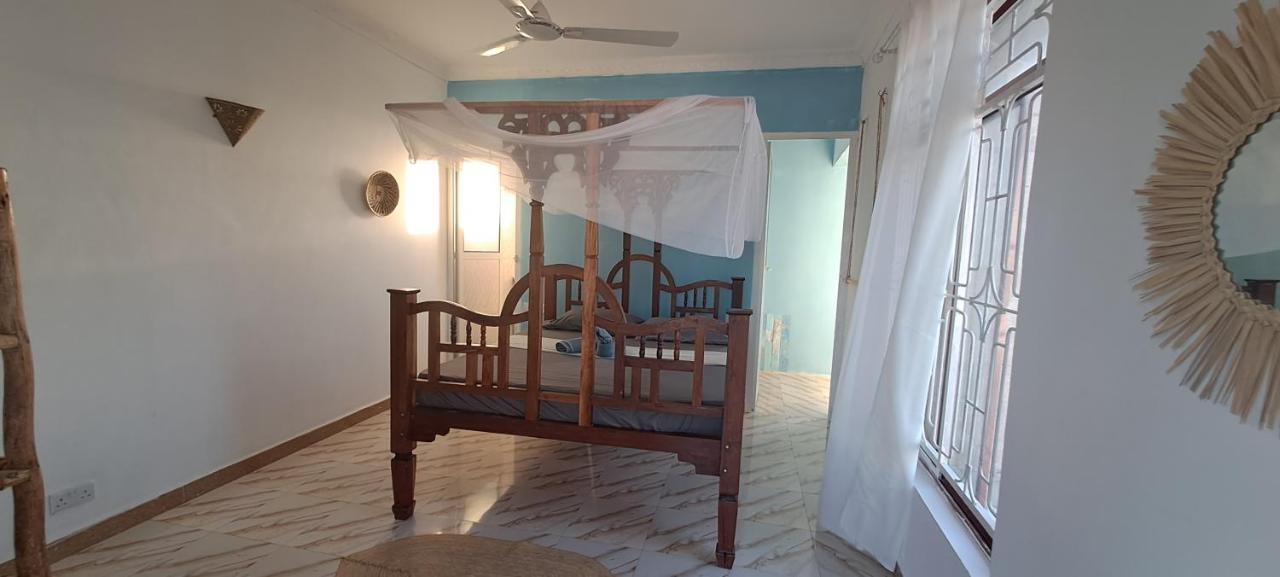 Karibu House *