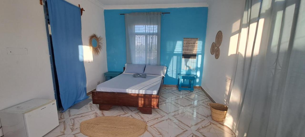 Karibu House *