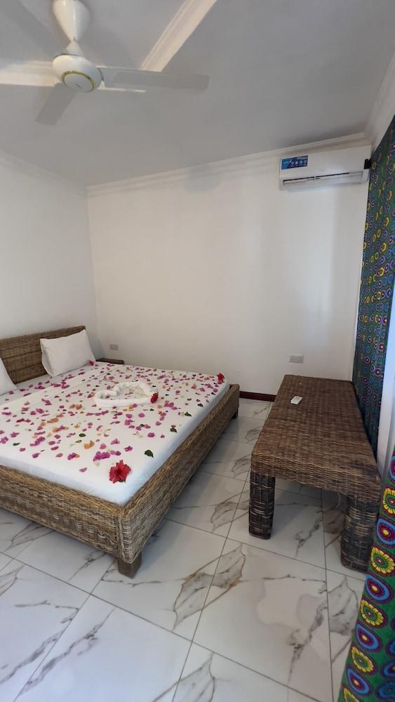 Albatross Ocean View Hotel Dongwe