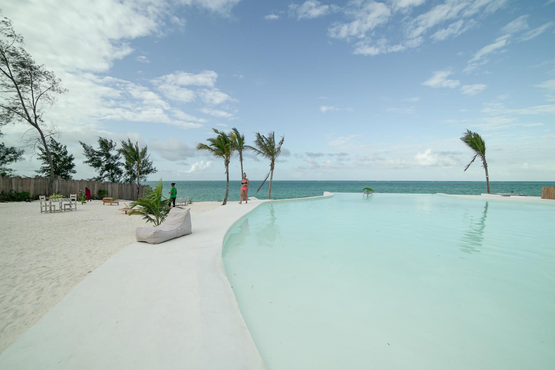 Zanbluu Hotel 4*