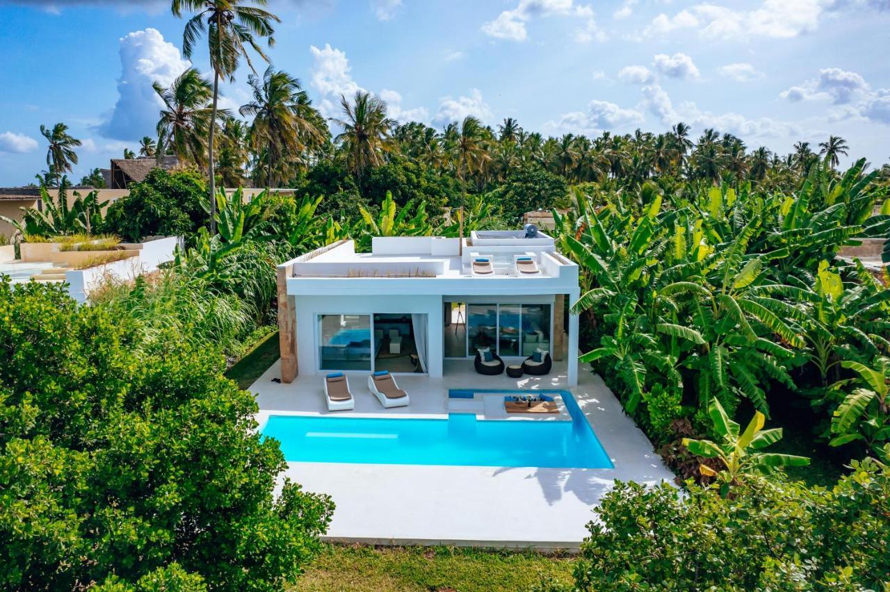 Ycona Luxury Uroa