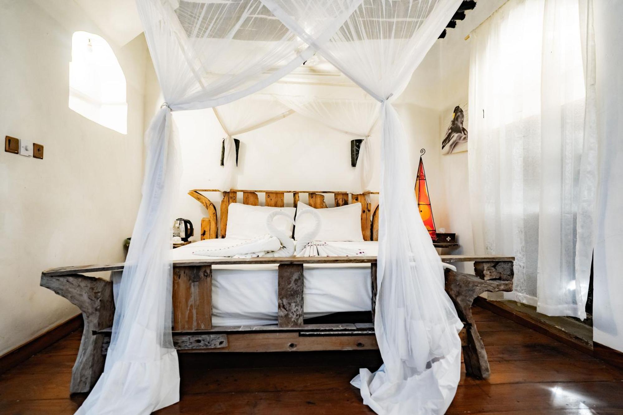 Zanzi House