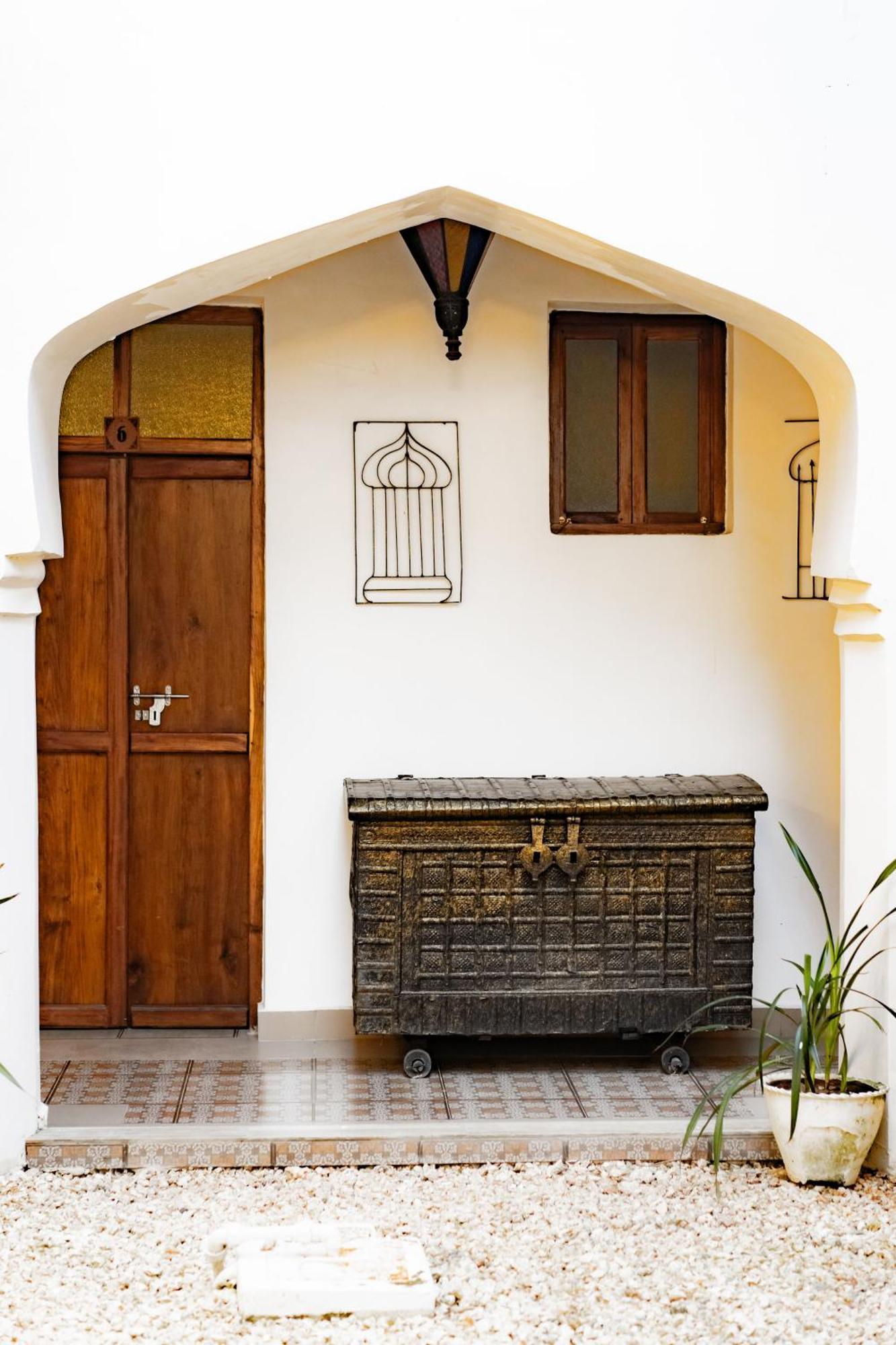 Zanzi House Hotel 3*