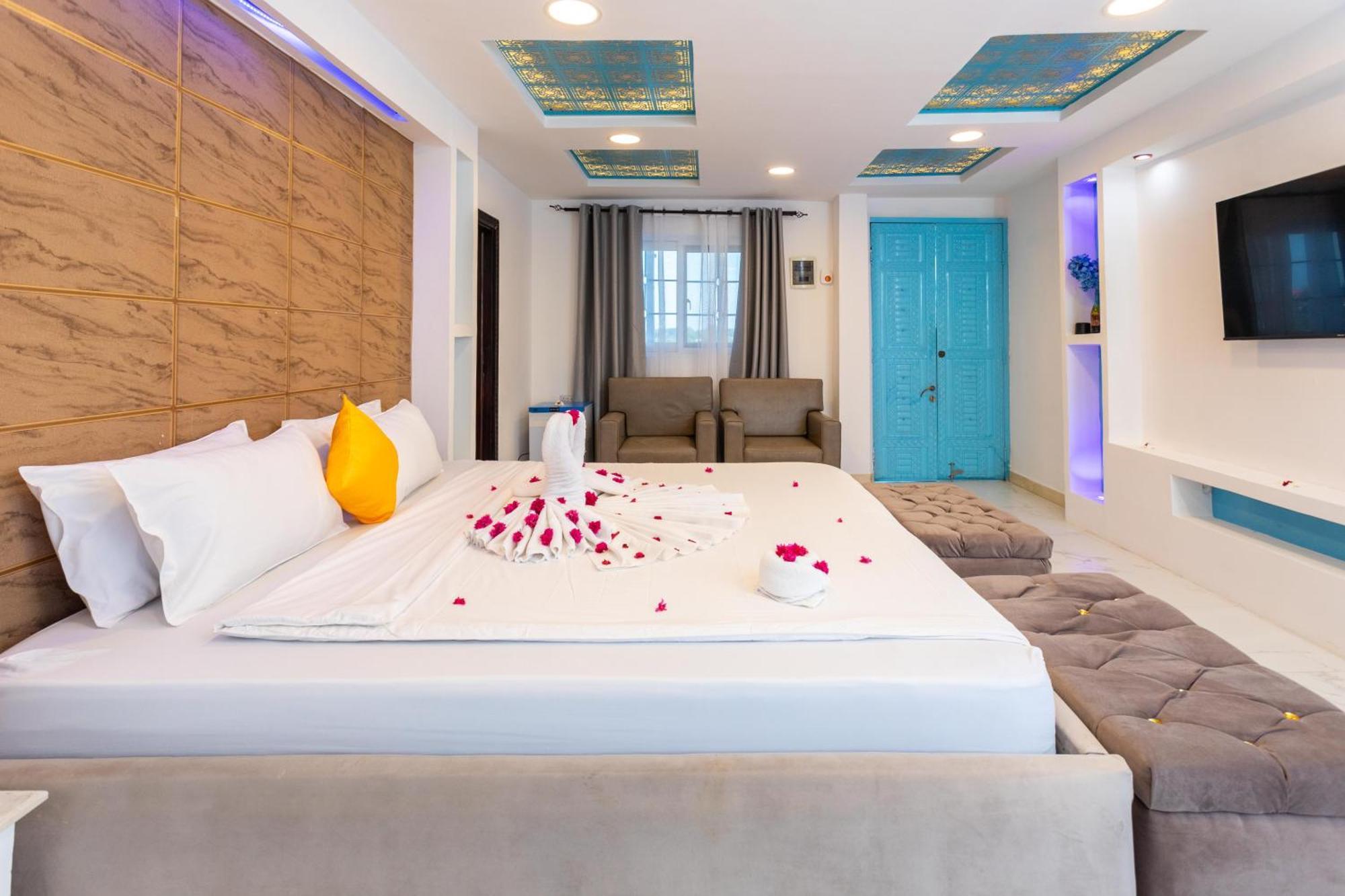 Canary & Hotel 4*