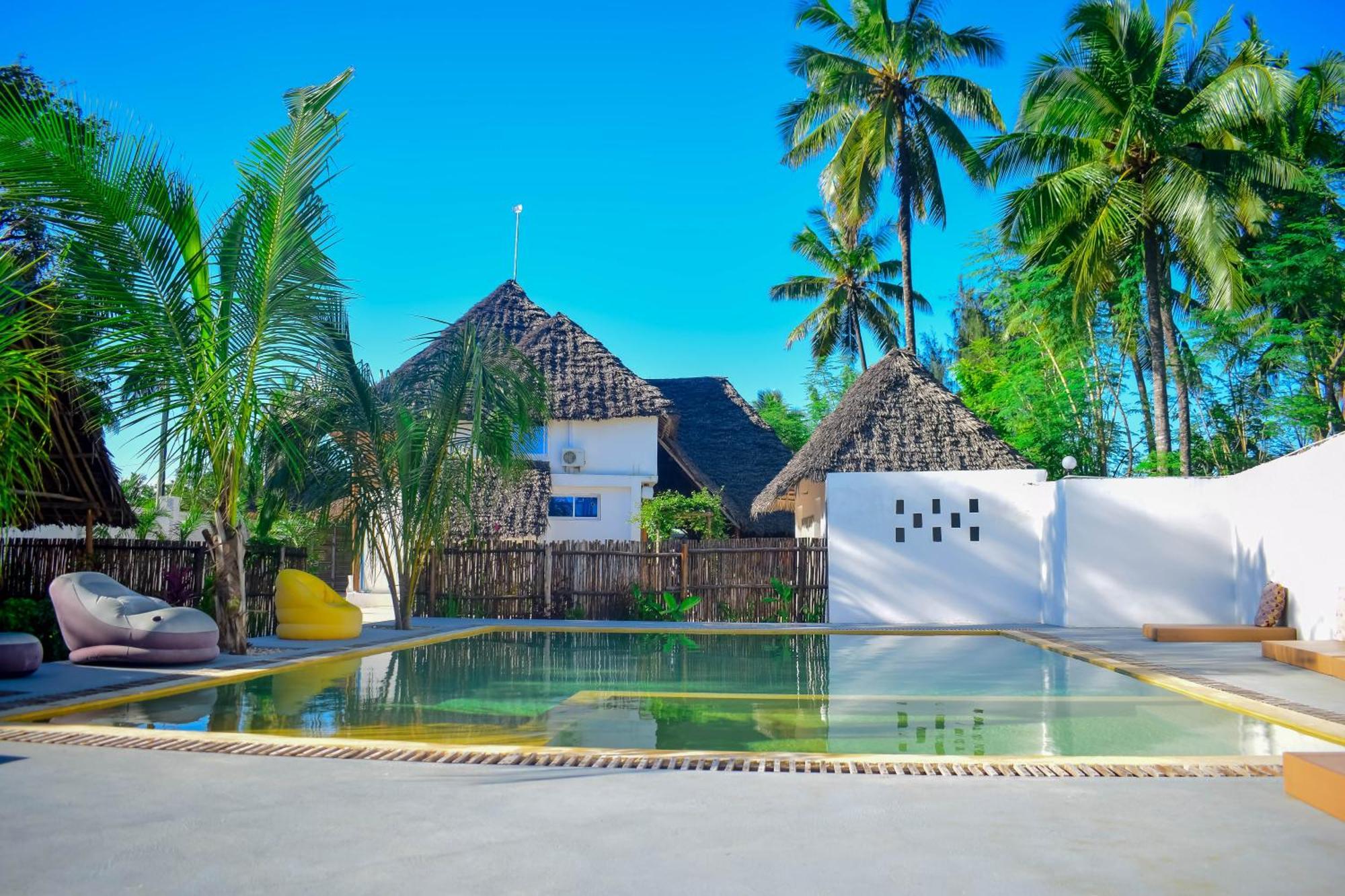 Uhuru House And Restaurant