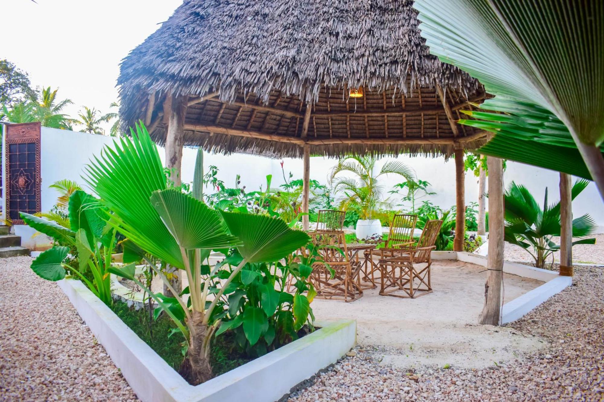 Uhuru House And Restaurant Apartment