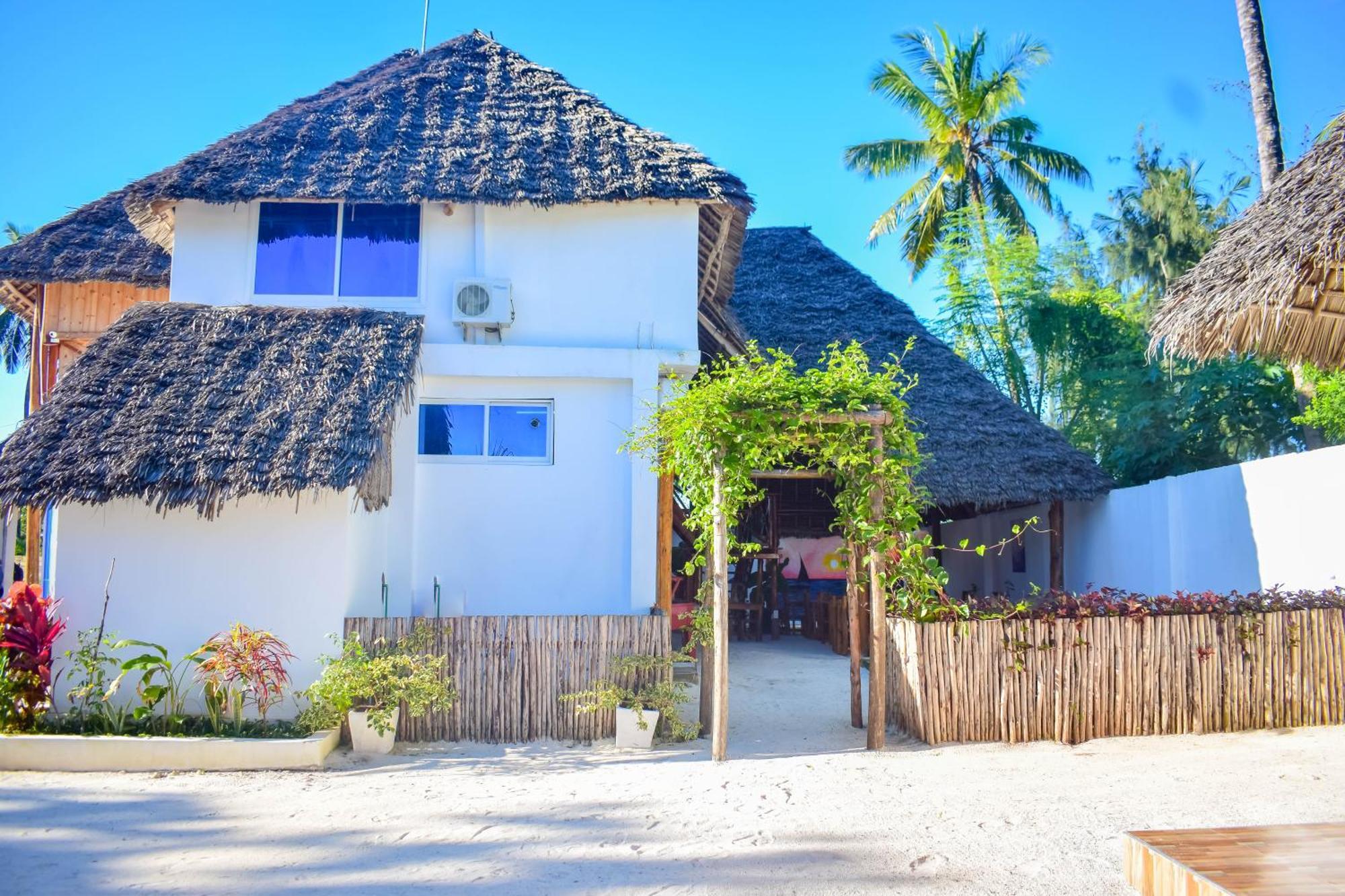 Uhuru House And Restaurant * Nungwi