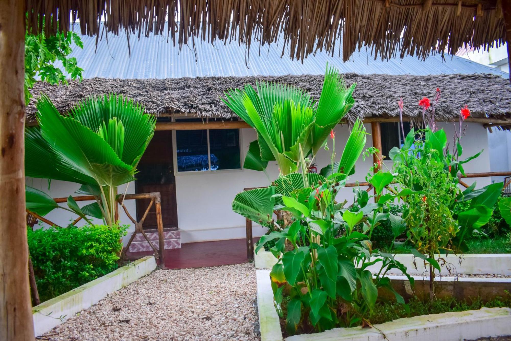Uhuru House And Restaurant Nungwi