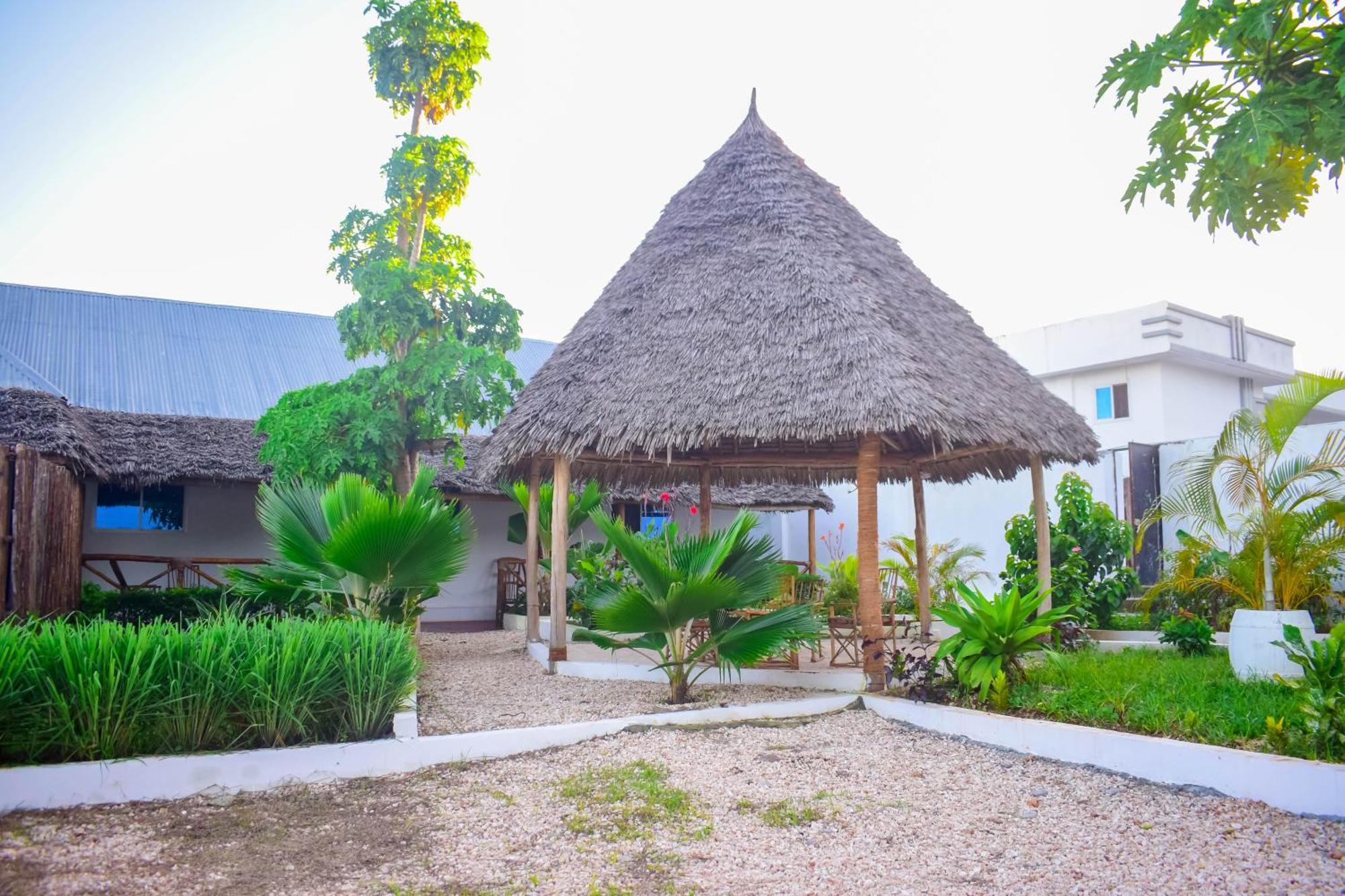 Uhuru House And Restaurant Apartment *