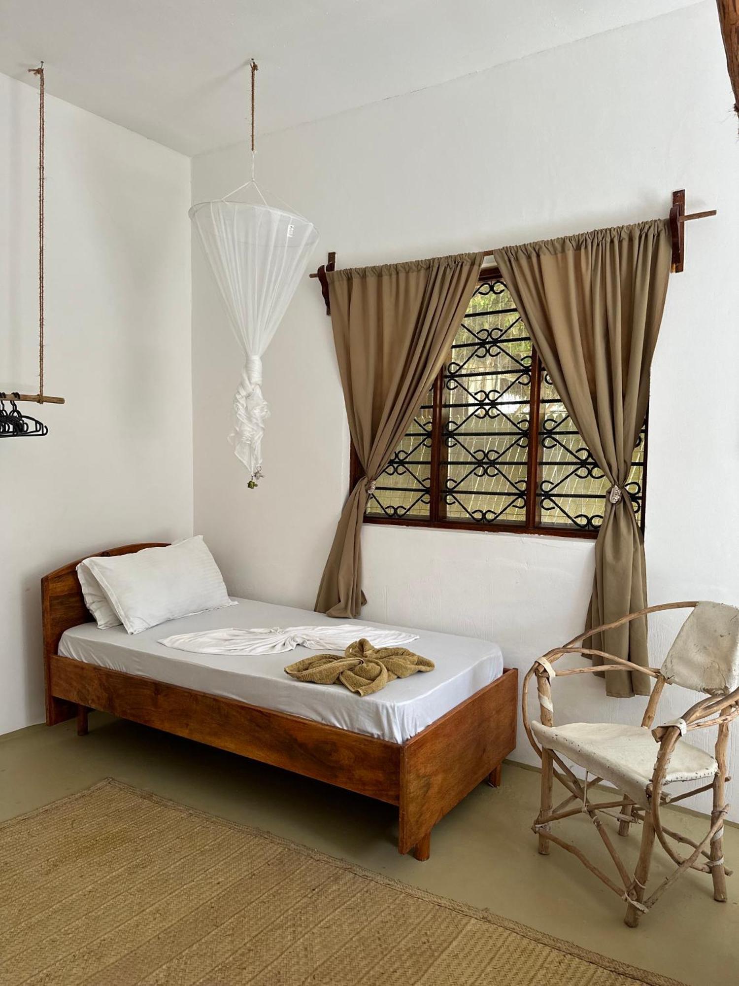 Mlango House Ii Bed & Breakfast Paje