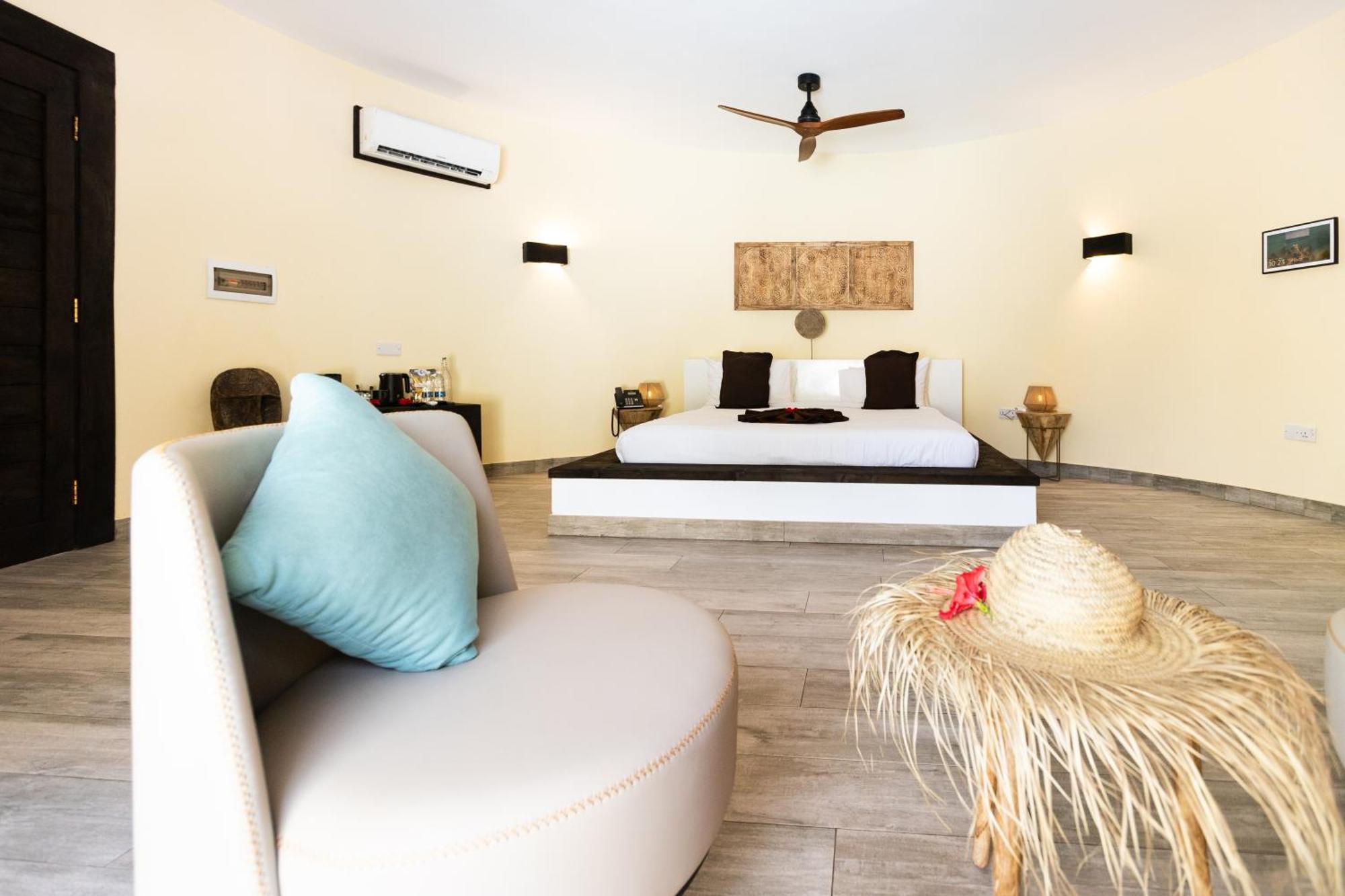 Blue Moon Hotel 4*
