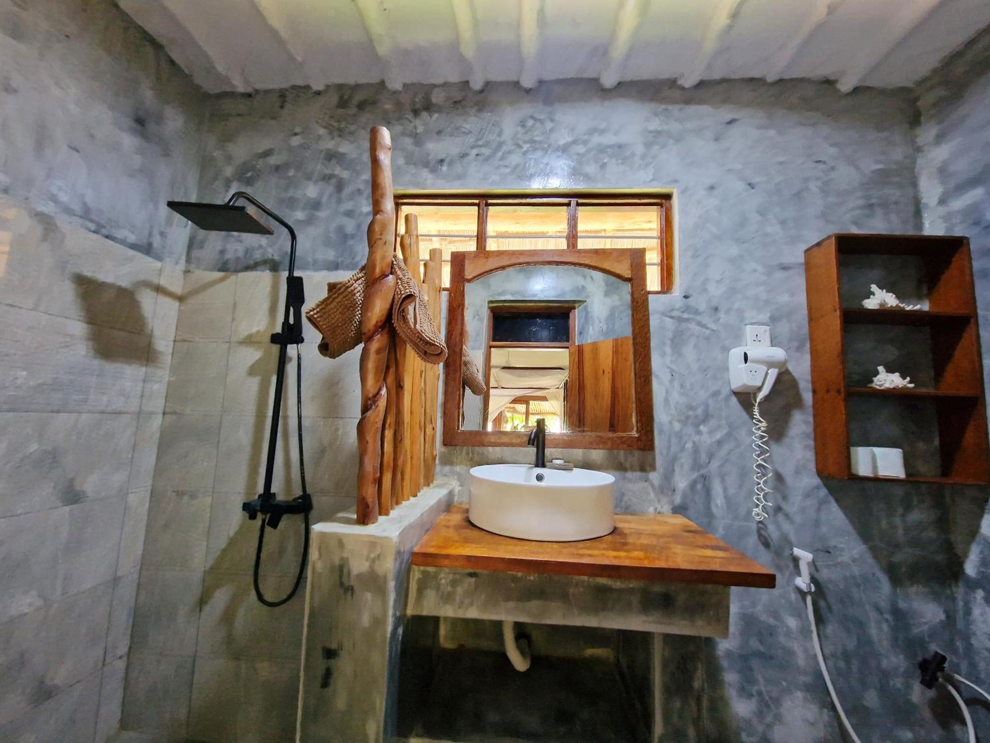 Aya Hotel 3*