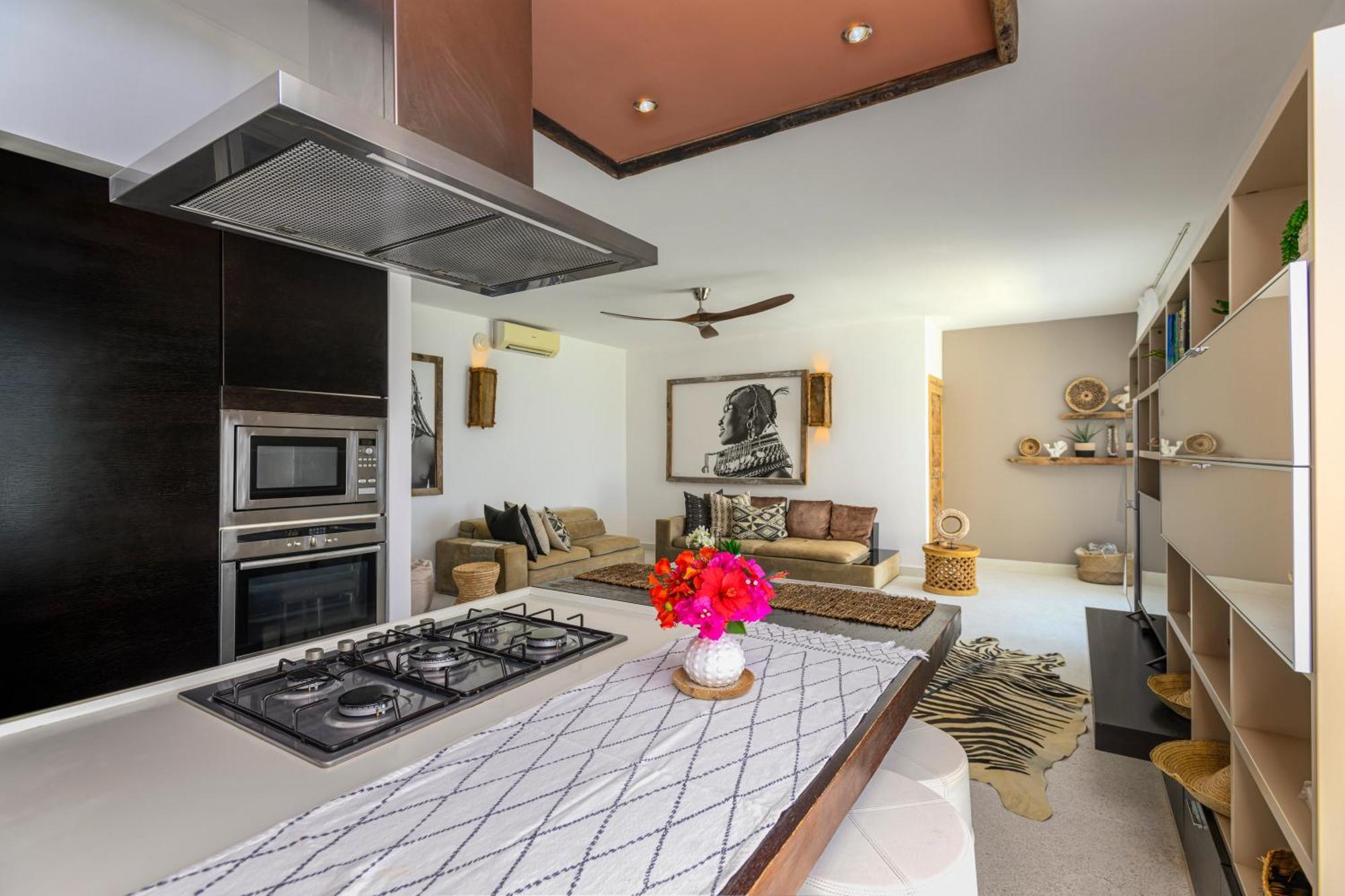 Apartment Deluxe Beachfront Penthouse With Panoramic Ocean Views