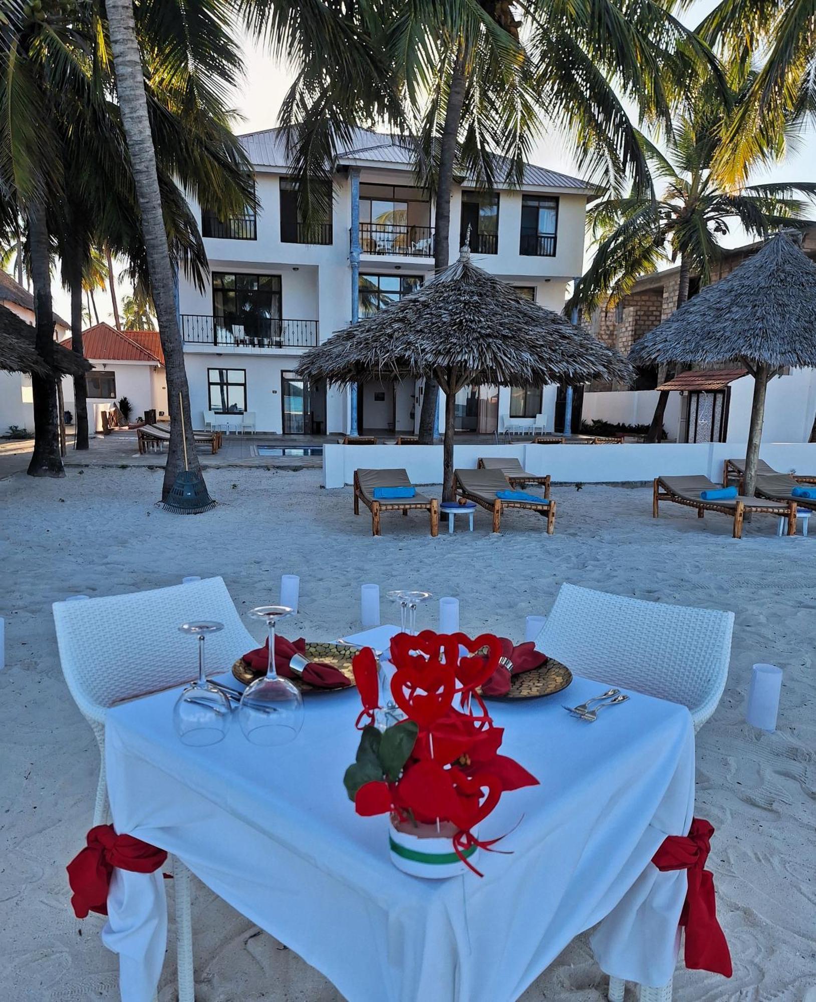 Bianco Azzurro & Restaurant Hotel 2*
