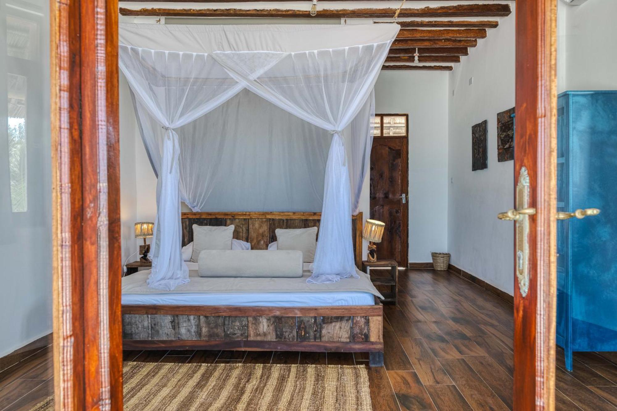 Cinnamon Hotel