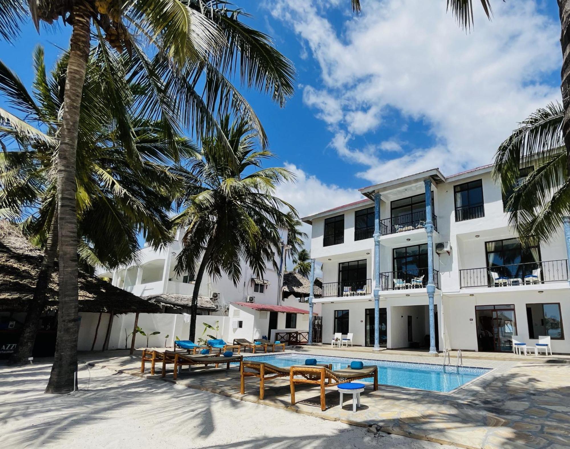 Bianco Azzurro & Restaurant Hotel 2*