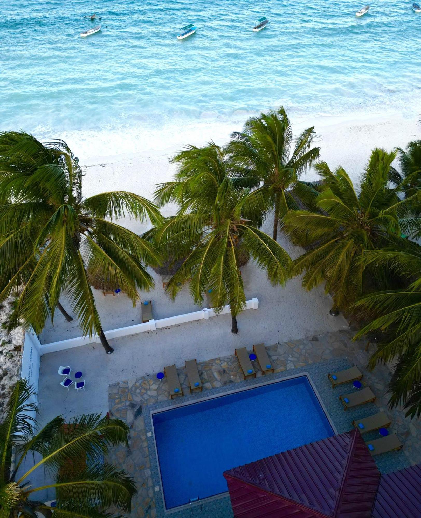 Bianco Azzurro & Restaurant Hotel