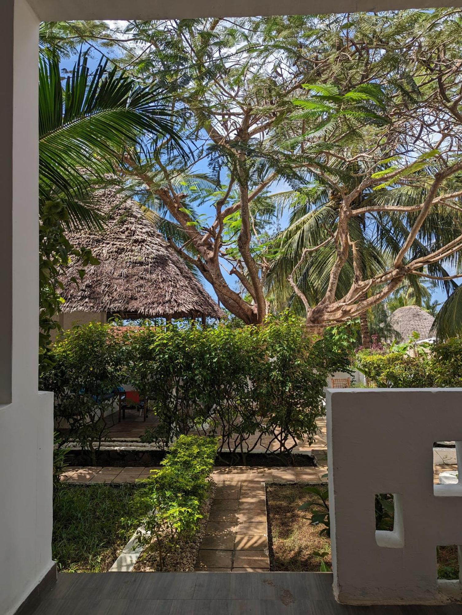 Bahati Hotel 3*