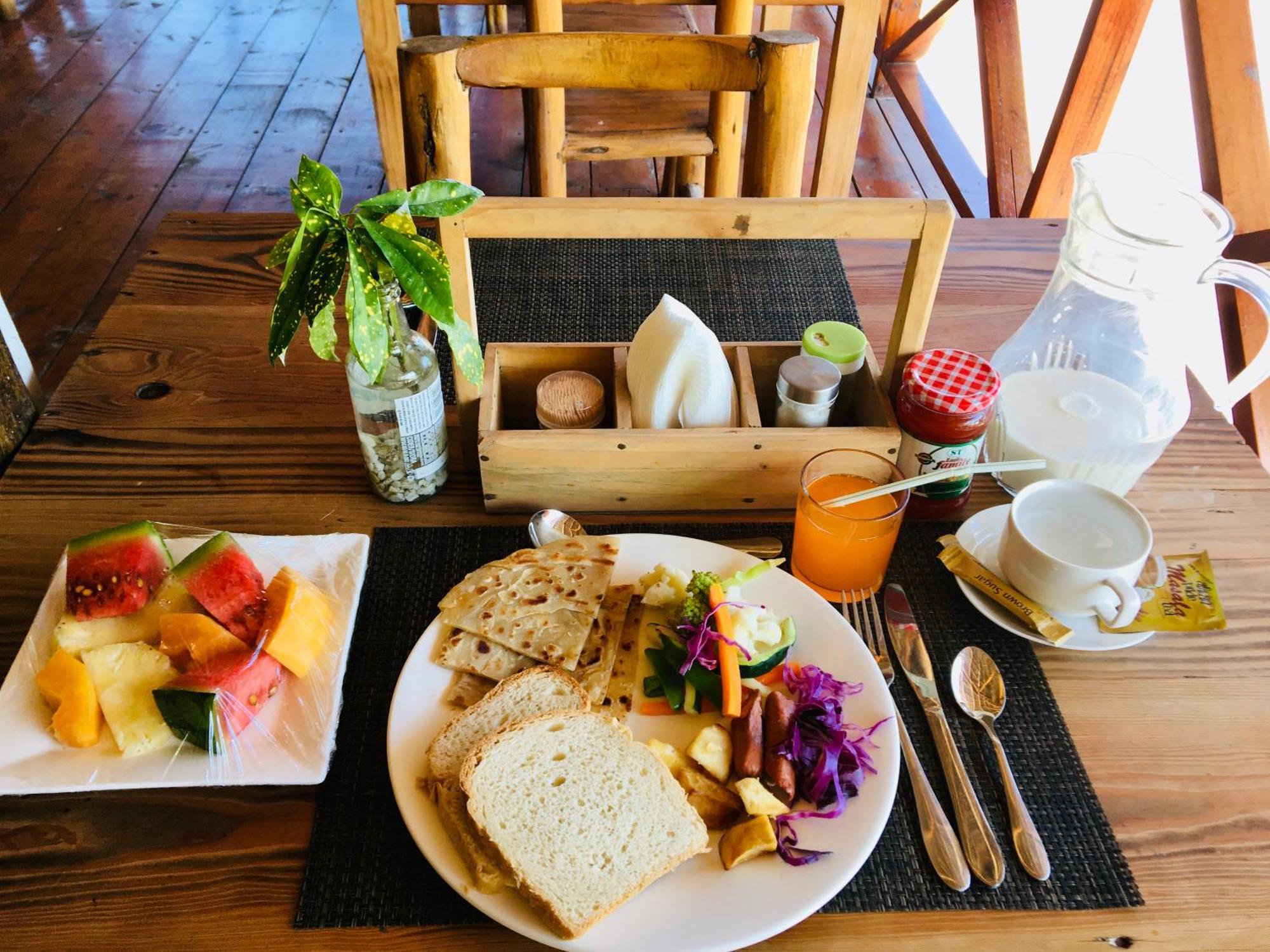 Uhuru House And Restaurant