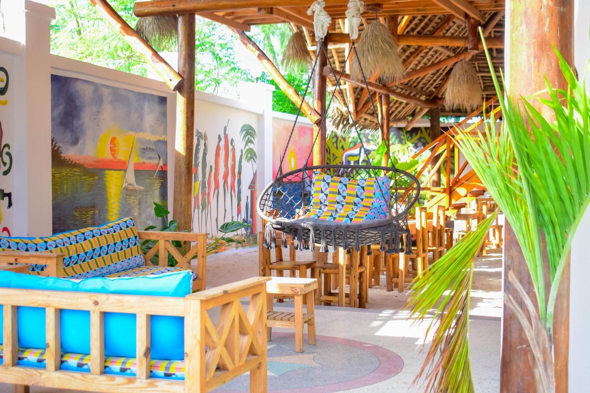 Uhuru House And Restaurant * Nungwi