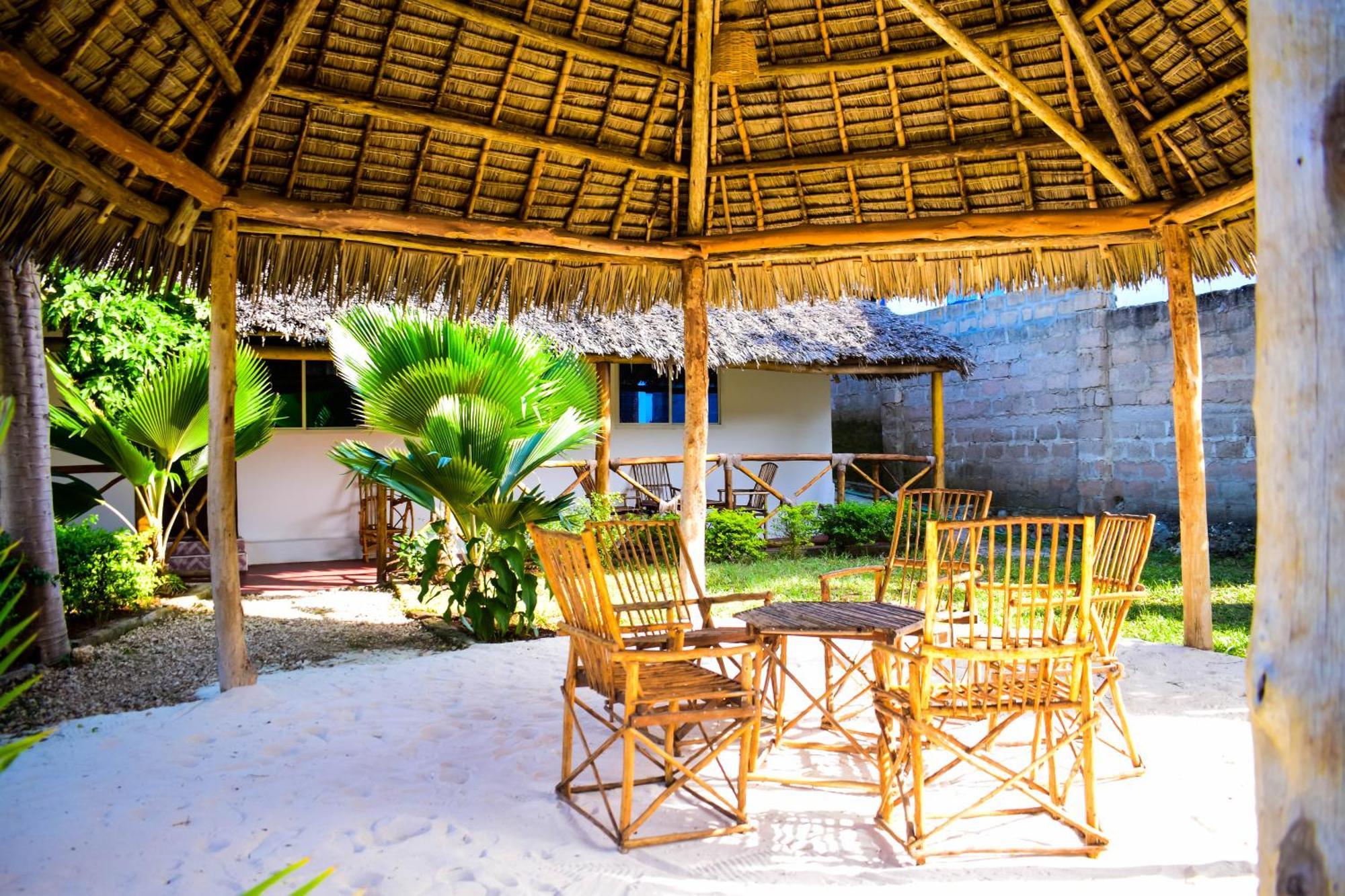 Uhuru House And Restaurant * Nungwi