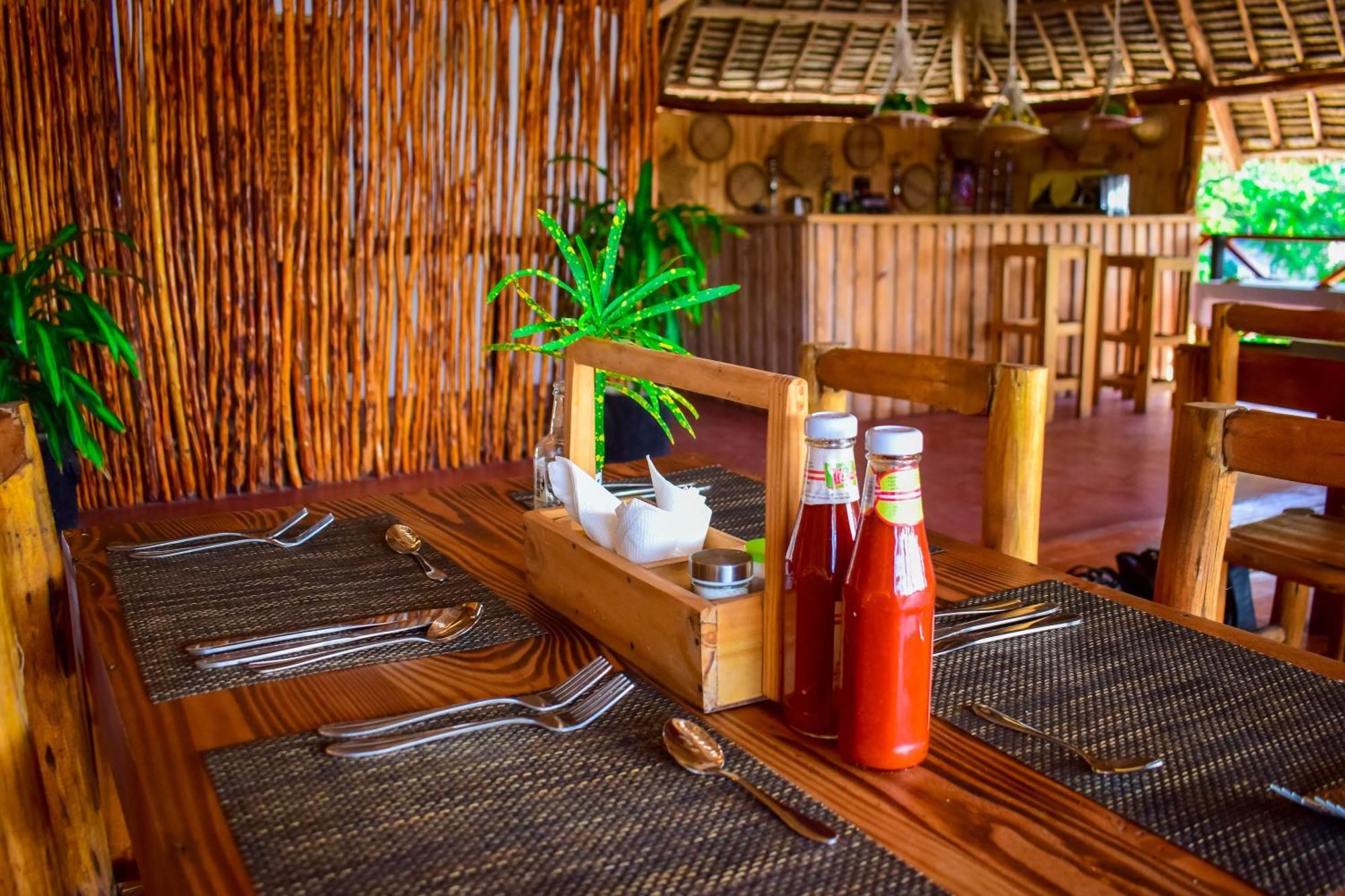 Apartment Uhuru House And Restaurant *
