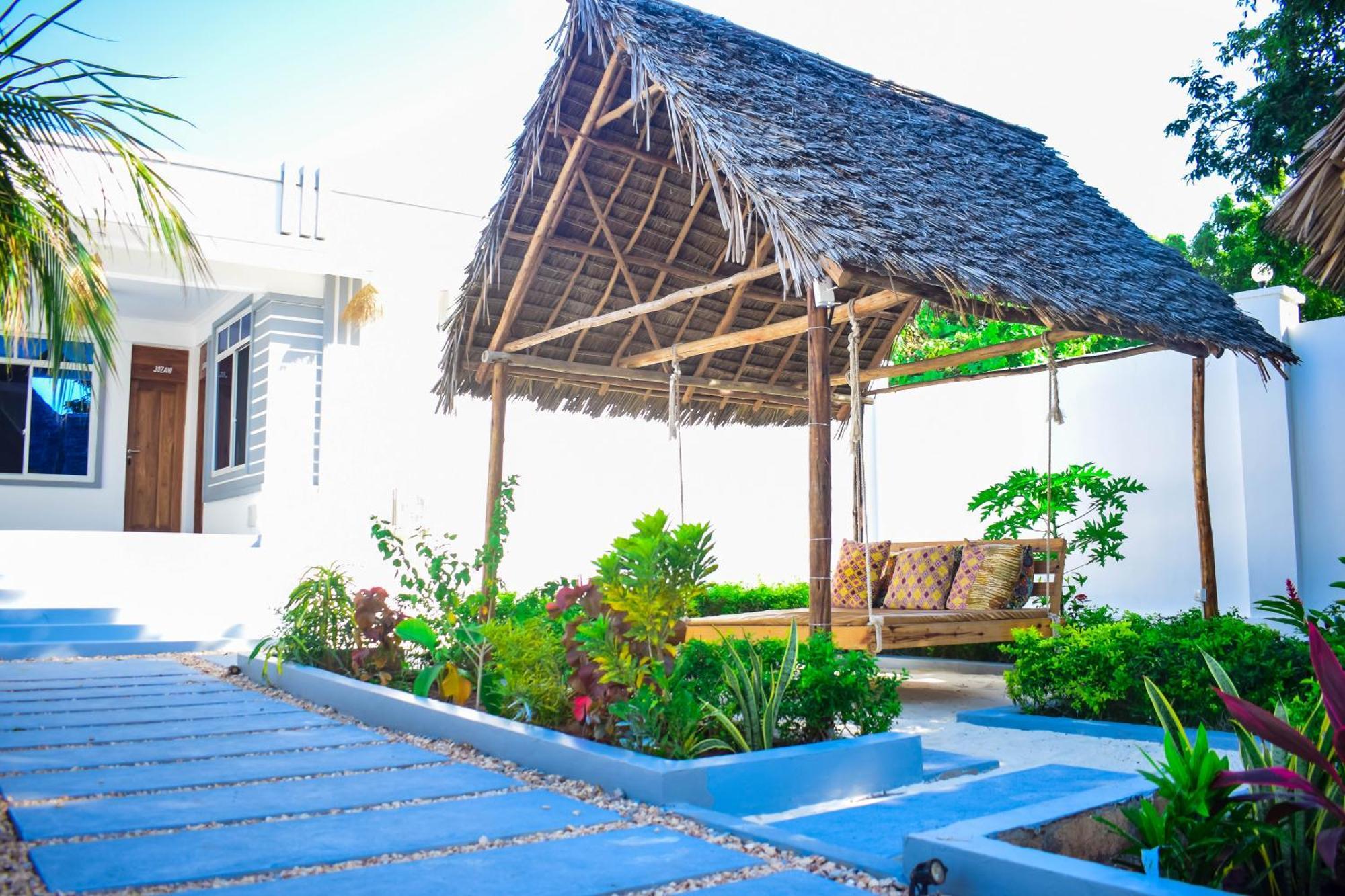 Uhuru House And Restaurant